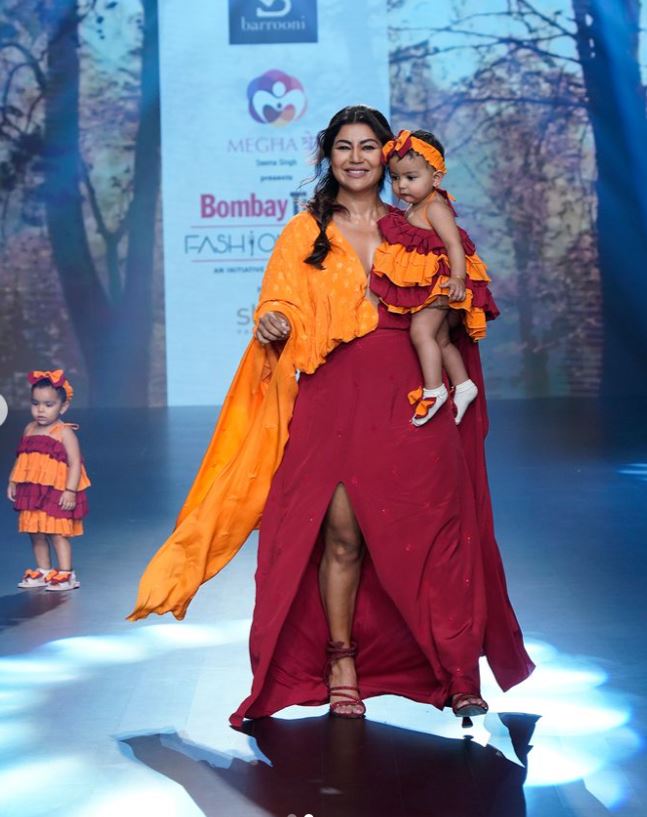 Debina Bonnerjee with daughters